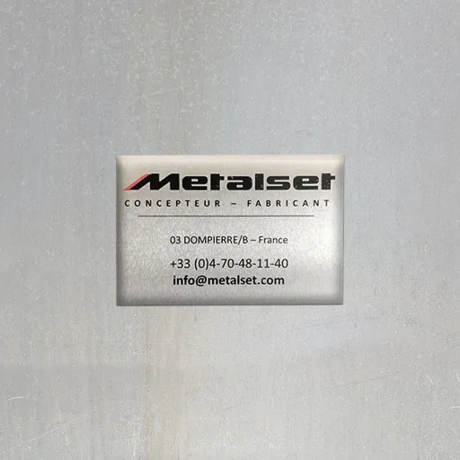 Plaques de firme personnalisees pour identification professionnelle