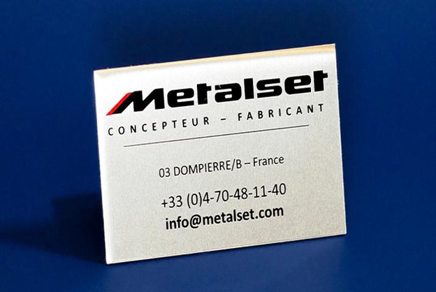 Plaque aluminium professionnelle en détail