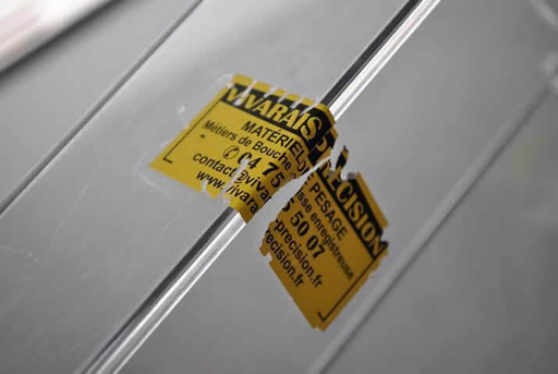 Autocollant ultradestructible pour securite et inviolabilite