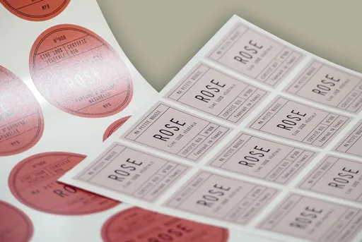 Autocollants blanc mat en planche pour textes lisibles